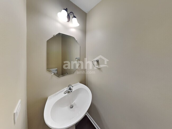 Building Photo - 2476 Deer Point Dr