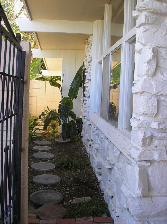 Private wall from house to street - 835 N Rose Ave