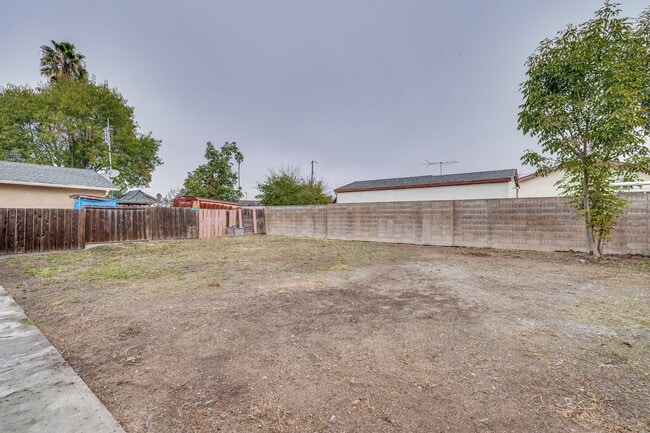 Building Photo - 1660 S Capitol Ave