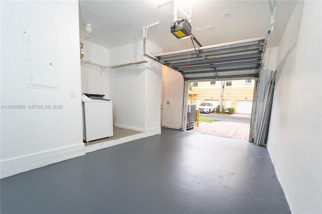 Building Photo - 3515 Shoma Dr