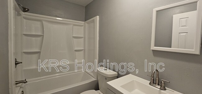Building Photo - 1230 E Balview Ave