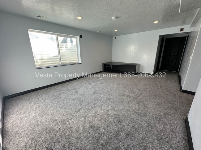 Building Photo - 1526 N 2530 W