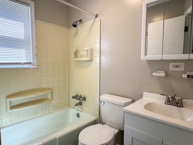 Building Photo - 810 E Poythress St