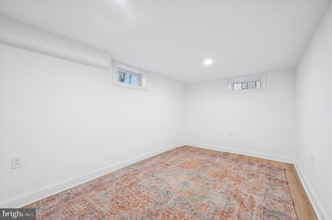 Building Photo - 607 Jackson Ave