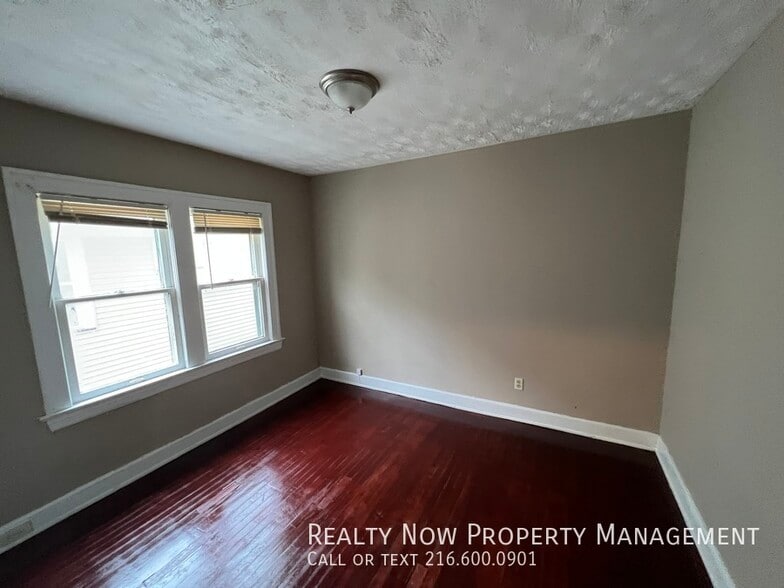 Building Photo - 3346 Desota Ave