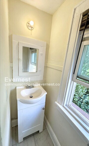 Building Photo - 783 Seymour Ave