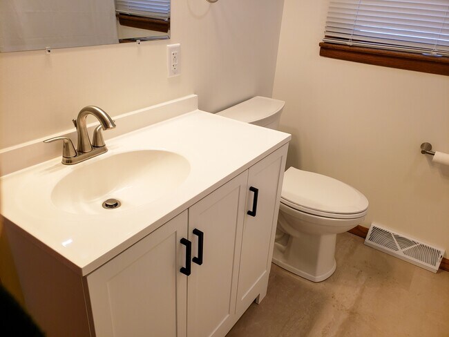 Building Photo - 2980 Hope Rd