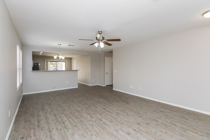 Building Photo - 2879 W Five Mile Peak Dr