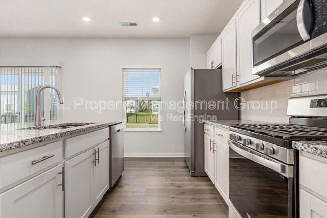 Building Photo - 214 Sterndale Dr