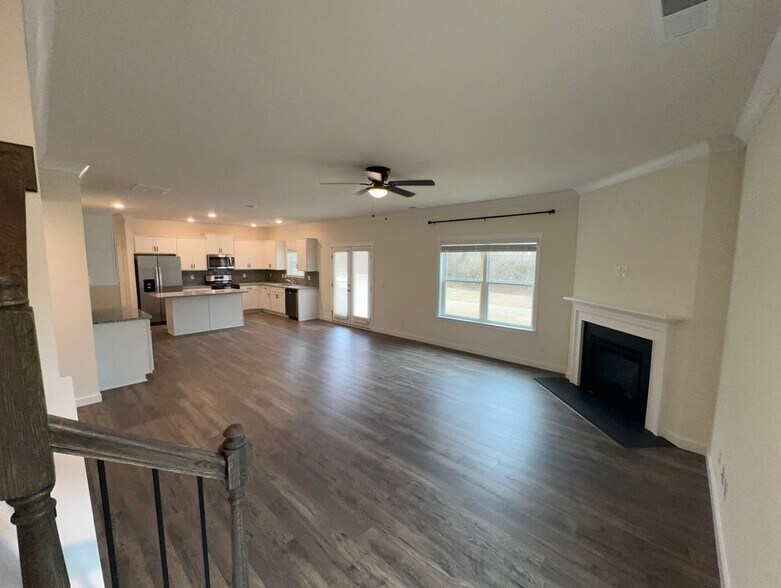 Building Photo - 10811 Upland Dr