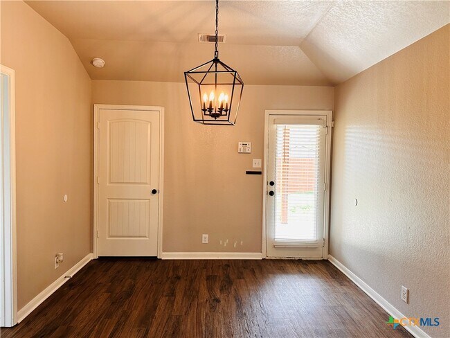 Building Photo - 532 Magnolia Wind
