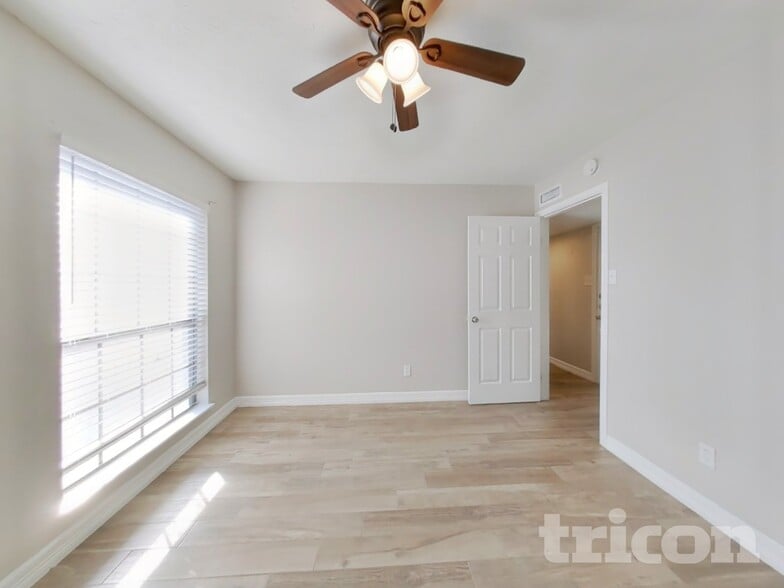 Building Photo - 6127 Larchbrook Dr