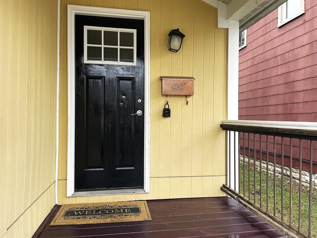 Building Photo - 266 W 8th St