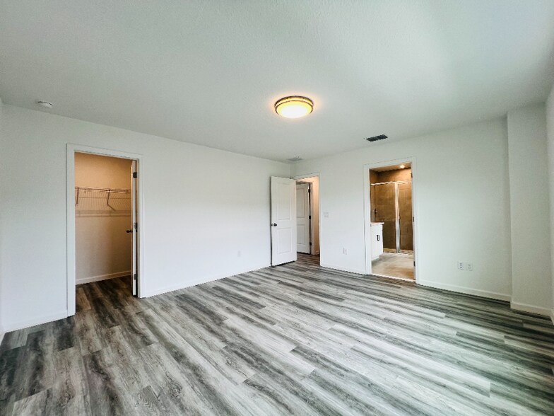 Building Photo - 11616 Sunsail Ave