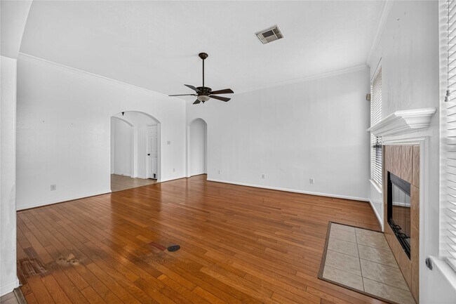 Building Photo - 12807 Canyon Echo Dr