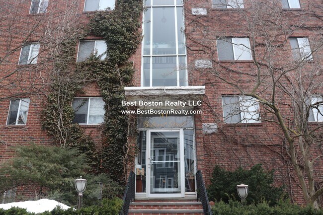 Building Photo - 41 Belmont St