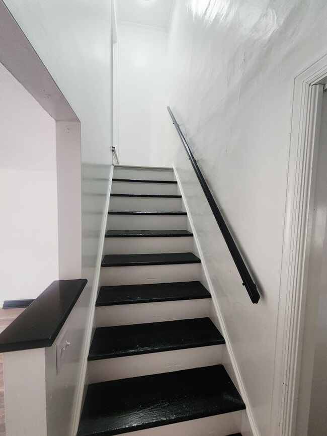 Building Photo - 564 Haller St