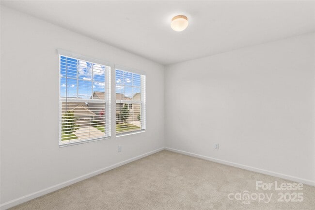 Building Photo - 129 Canada Dr