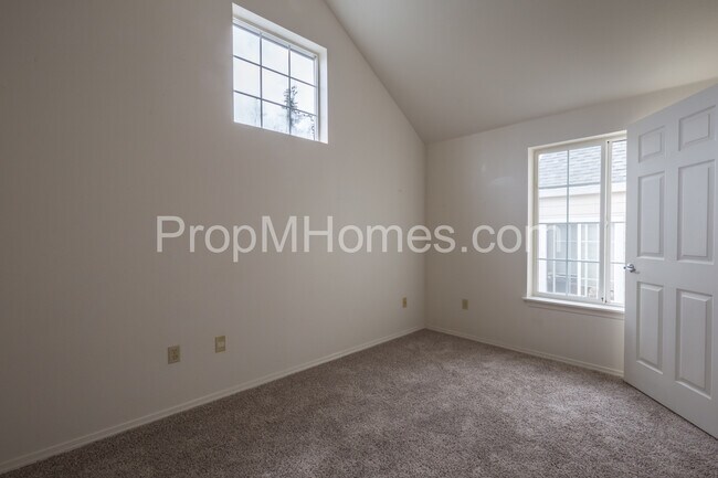 Building Photo - Courtyards at Springville - Great  2/2 Upper Level Condominium Available Now