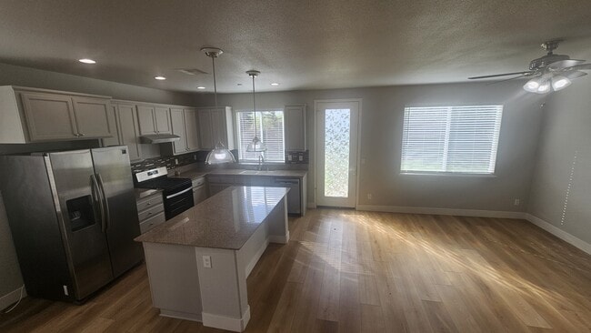 Building Photo - 3157 Rogue River Dr