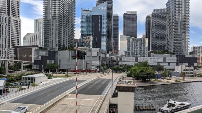 Building Photo - 350 S Miami Ave