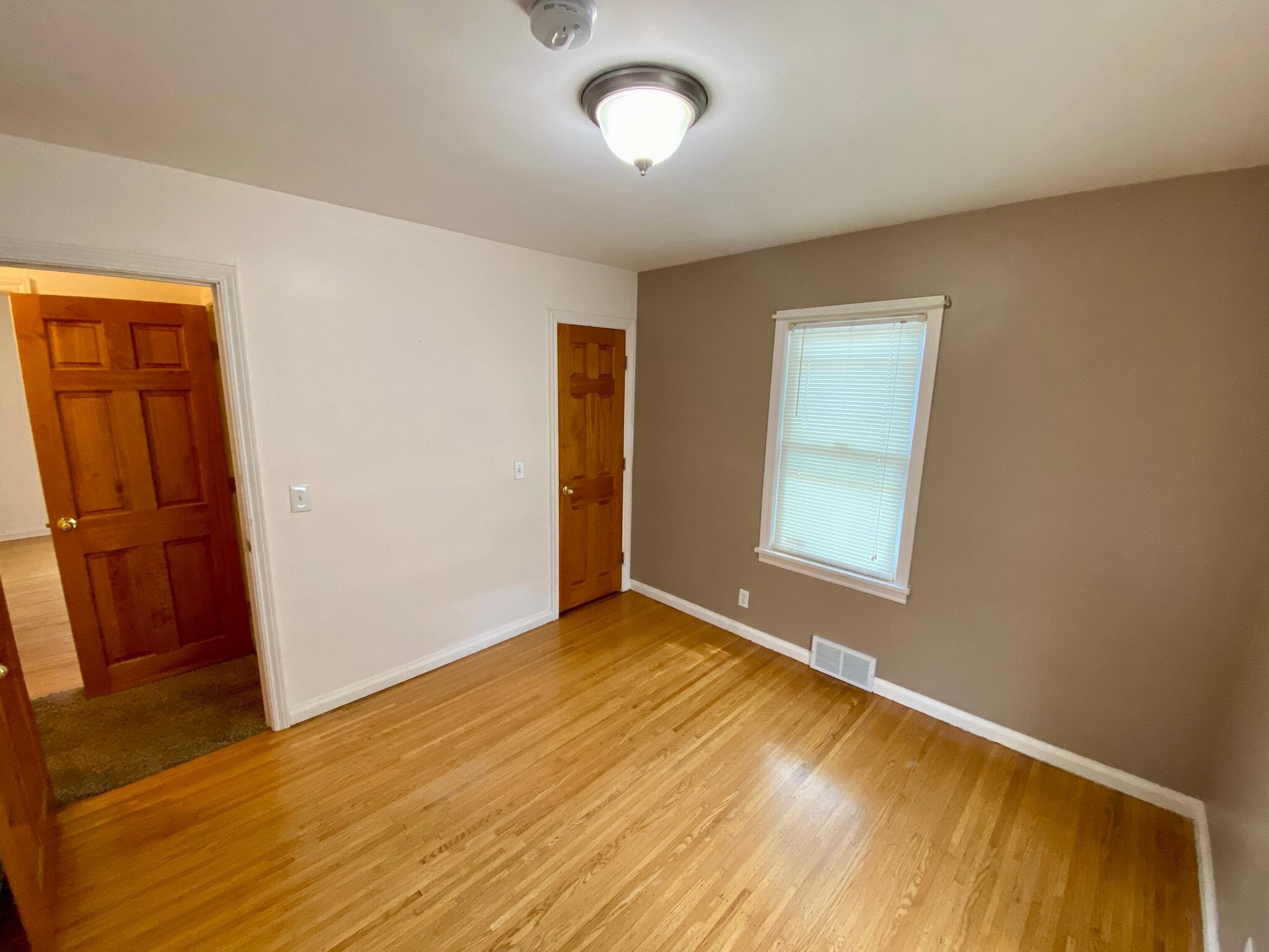 Building Photo - 35 Westmoreland Dr