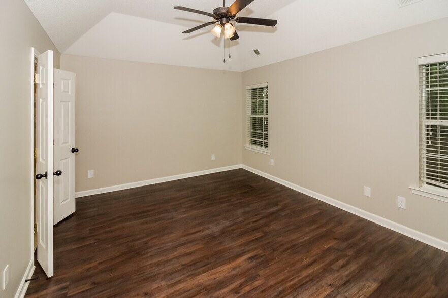 Building Photo - 7317 Green Ash Dr