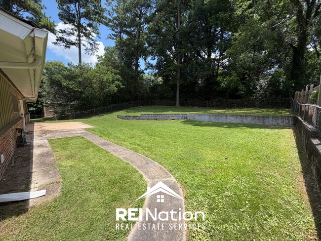 Building Photo - 3BR/2BA Center Point Rental with Hardwood Floors Throughout & Fenced Backyard