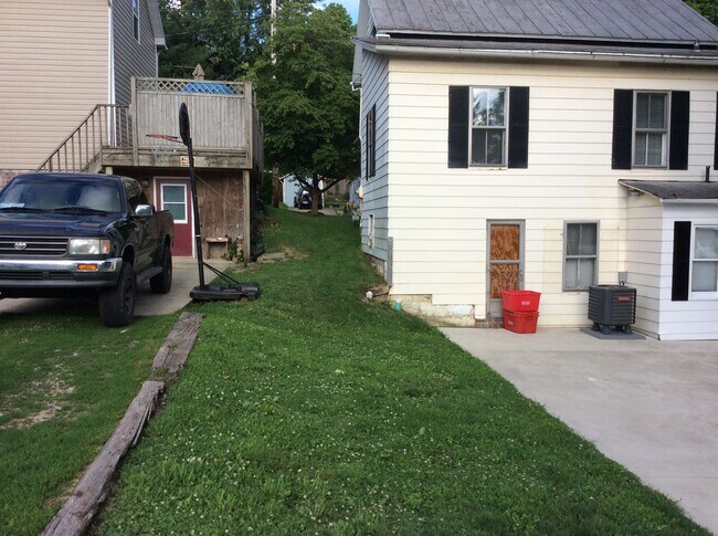 Back parking area from alley - 11 Pratt St