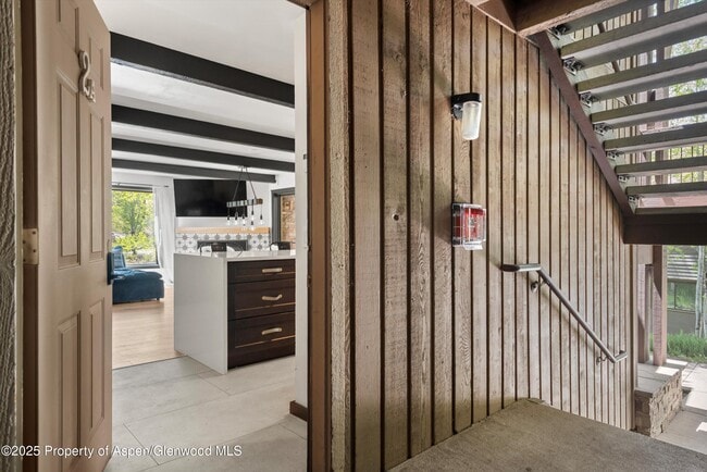 Building Photo - 35 Upper Woodbridge Rd