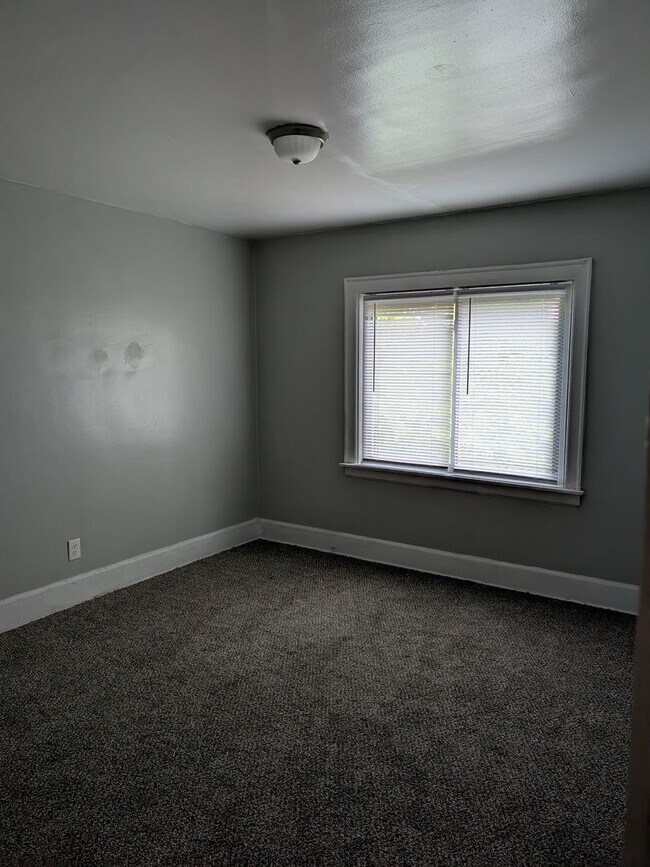 Building Photo - 19137 Norwood-4 BEDS & 2 BATHS FOR RENT!