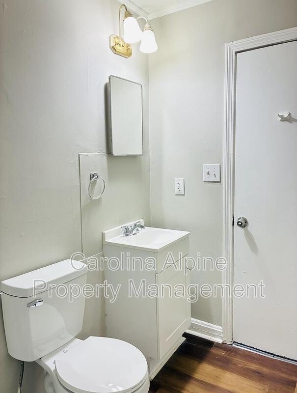 Building Photo - 309 E Gibbs St