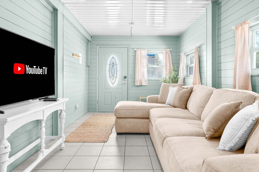 Building Photo - 108 Zamora St