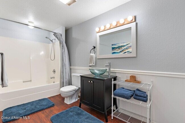 Building Photo - Great CDA Location!