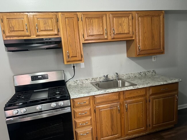 Building Photo - Old World Charm Lancaster City 4 bedroom 1...
