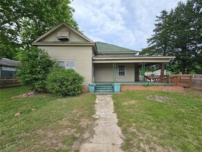 Building Photo - 11 Smith Dr