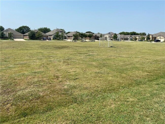 Building Photo - 601 Flag Ln