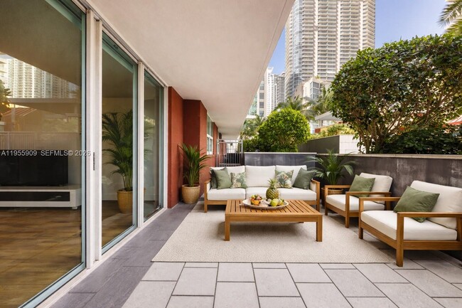 Building Photo - 1155 Brickell Bay Dr