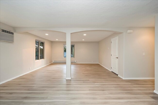 Building Photo - Newly Renovated North End Boise Apartments