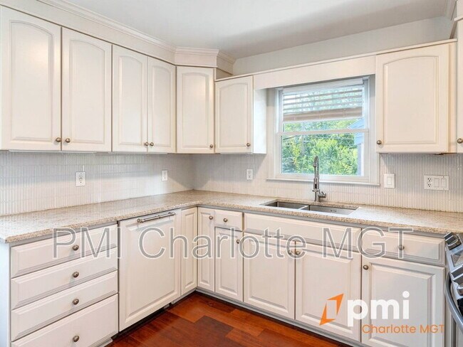 Building Photo - 1140 Bevis Dr