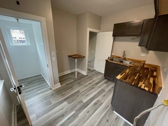 Building Photo - 1844 Monroe Ave NW