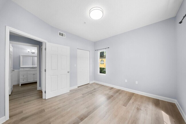 Building Photo - 11511 Villa Grand
