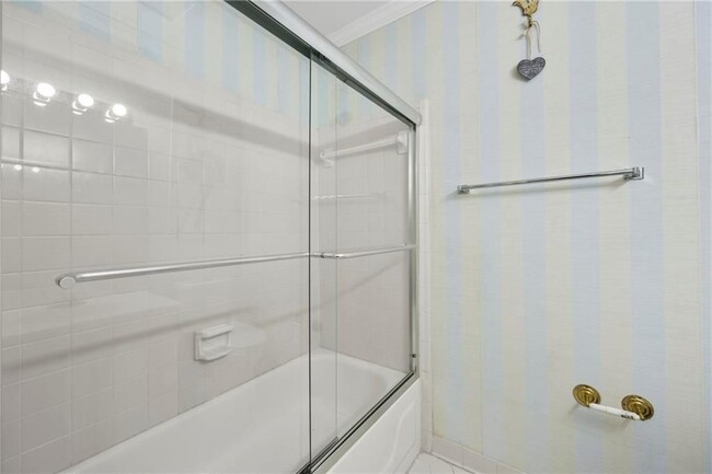 Building Photo - 25108 Plantation Dr NE