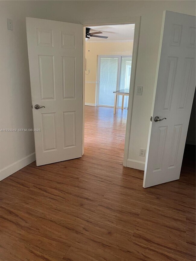 Building Photo - 1325 N 16th Ct