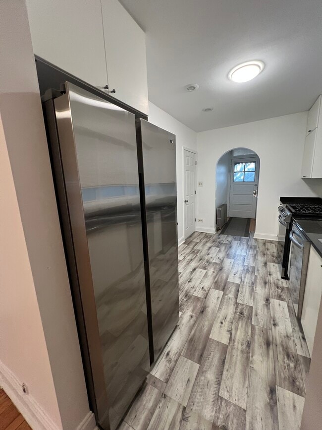 Kitchen - 138 Custer Ave