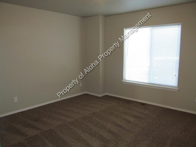 Building Photo - 1023 W Pine Ave