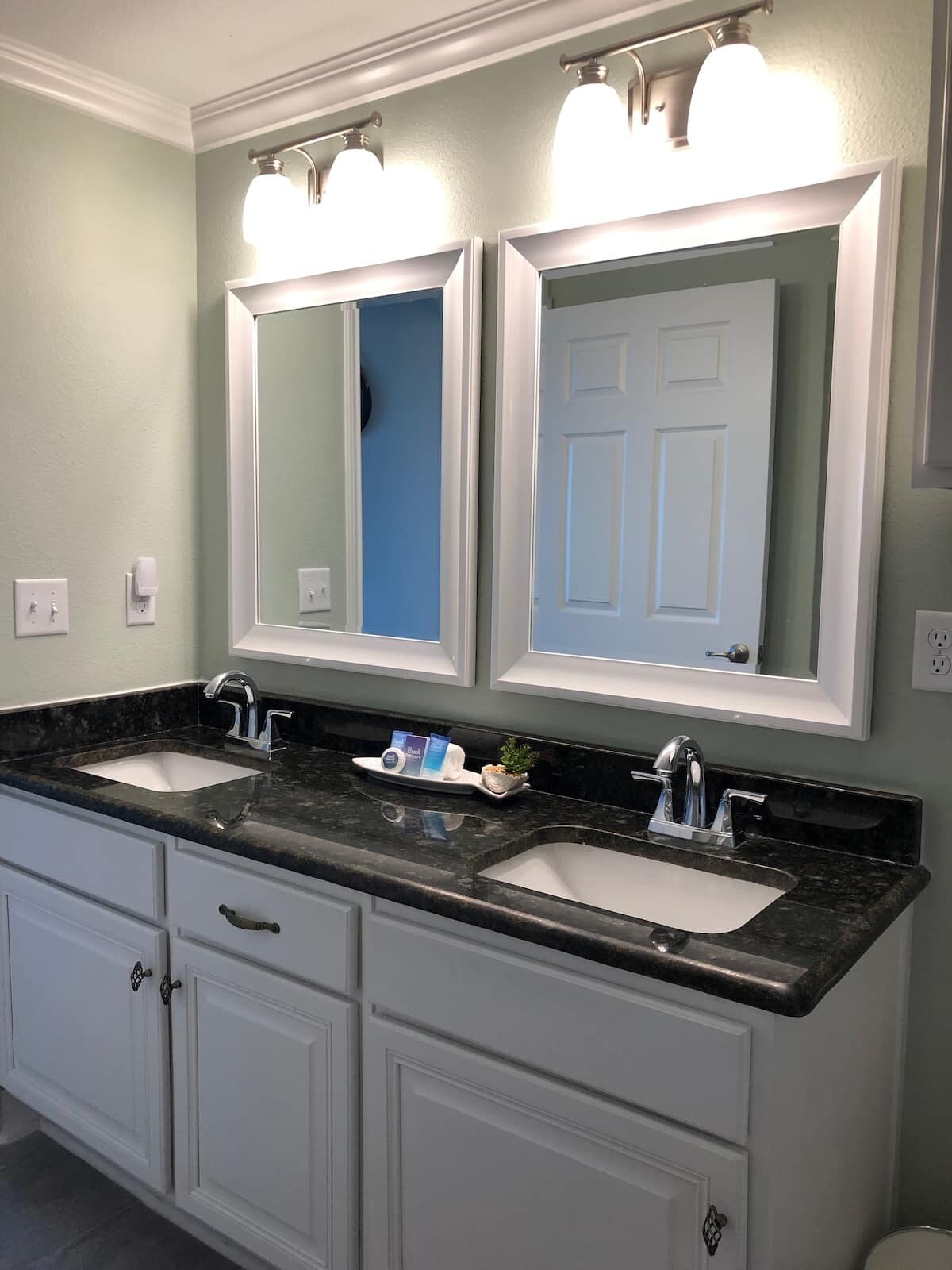 Building Photo - 14802 Whitecap Blvd