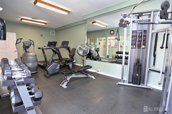 Building Photo - 102 Wellington Park Dr