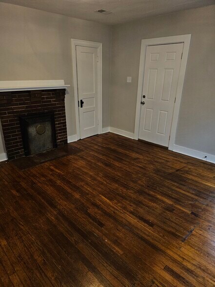 Den - 131 E Park Ave