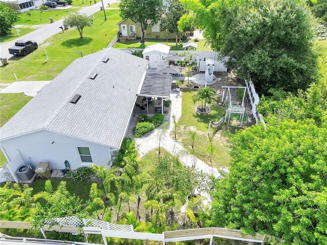 Building Photo - 4754 Lake Shore Dr